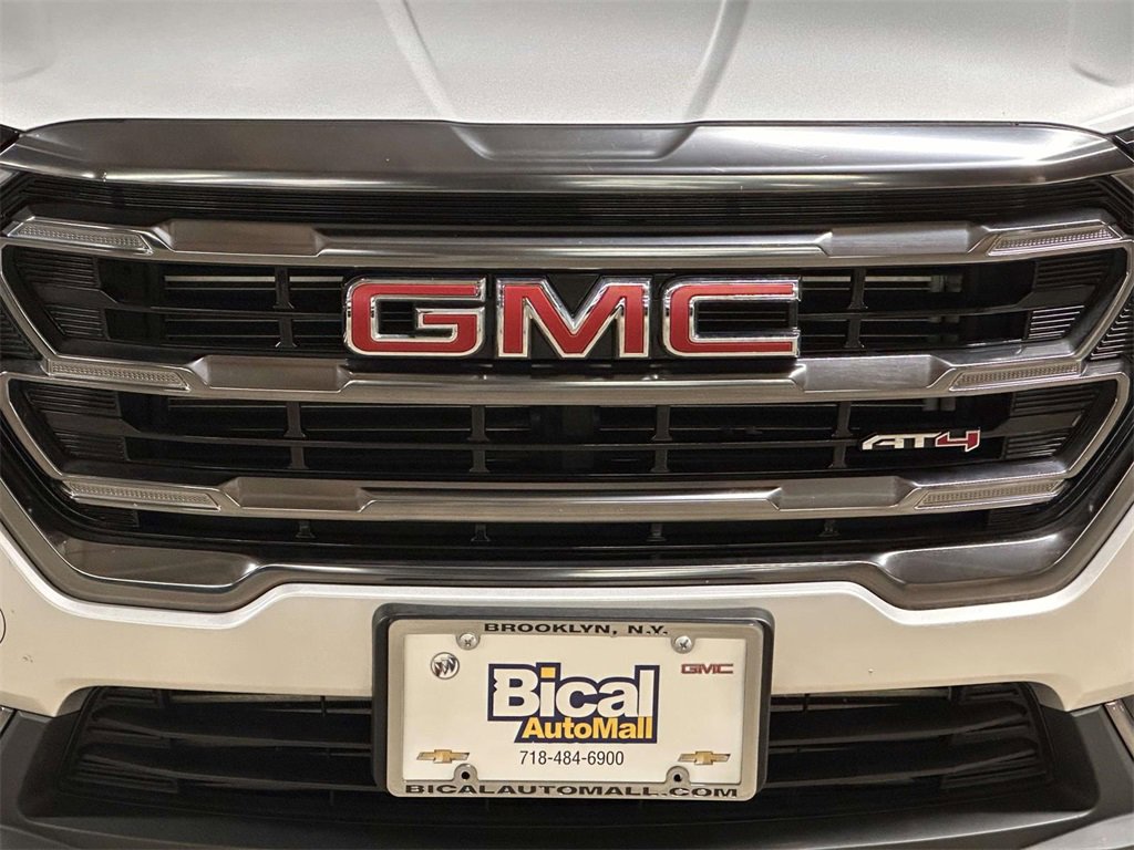 Used 2022 GMC Terrain AT4 w/ Infotainment Package II image 9