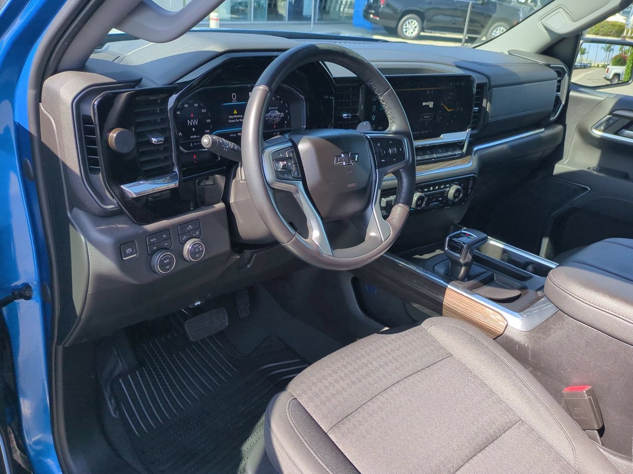 Used 2023 Chevrolet Silverado 1500 RST w/ Z71 Off-Road Package AWD/4WD image 10