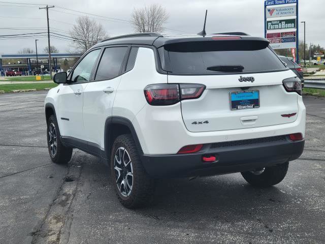 Used 2024 Jeep Compass Trailhawk w/ Trailhawk Elite Group image 4