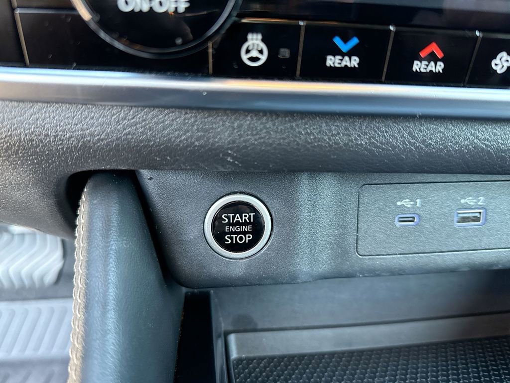 Used 2023 Nissan Rogue SL w/ SL Premium Package image 13