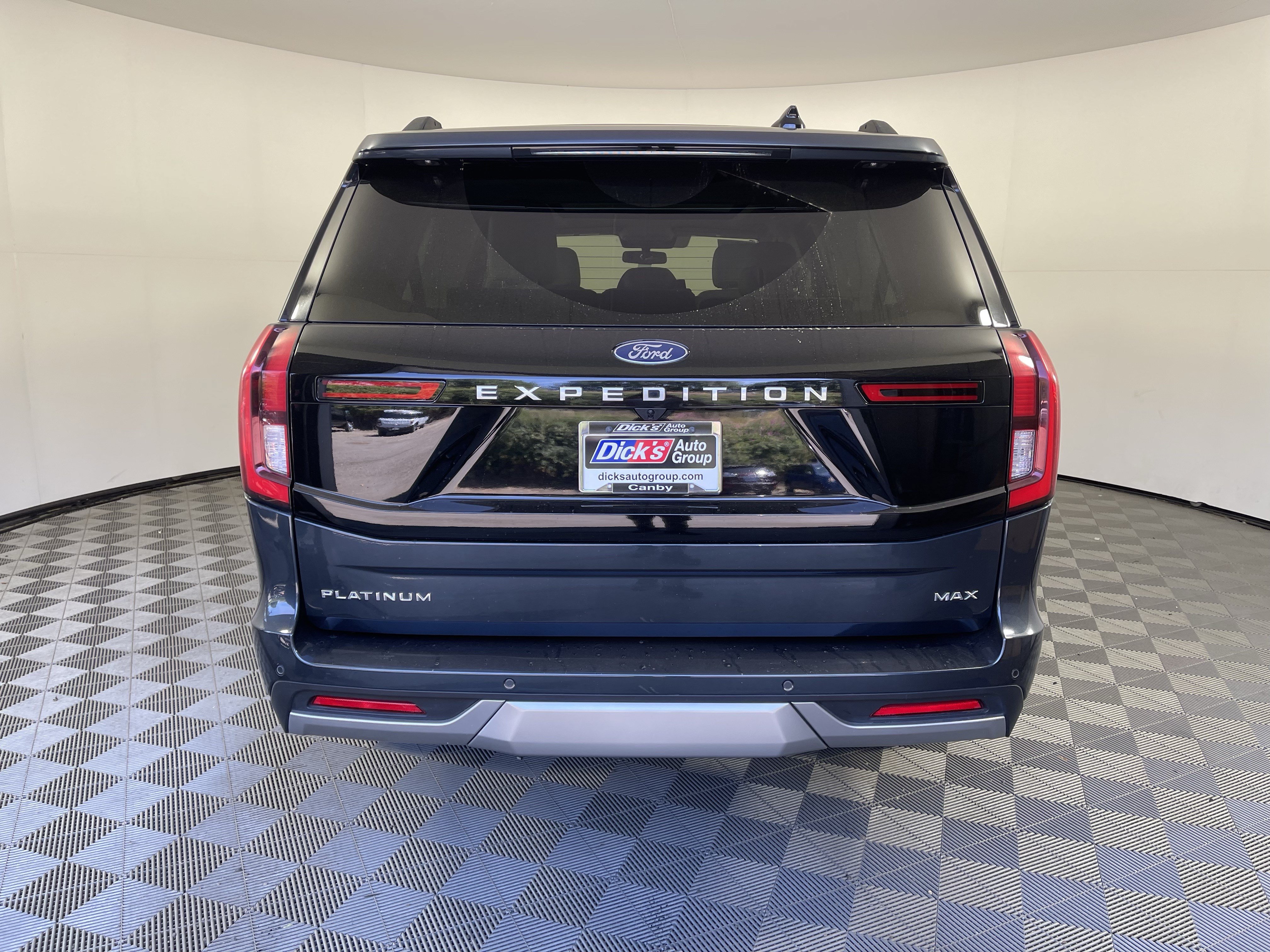 Certified 2025 Ford Expedition Max Platinum w/ Driver's Package AWD/4WD image 4