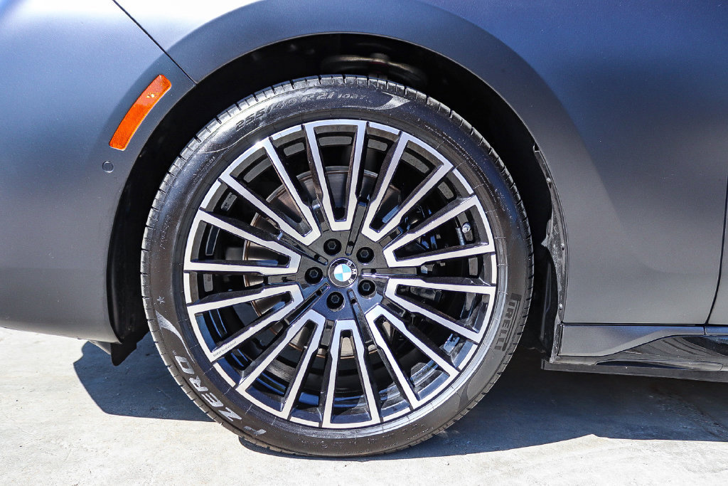 Used 2026 BMW i7 xDrive60 AWD/4WD image 13