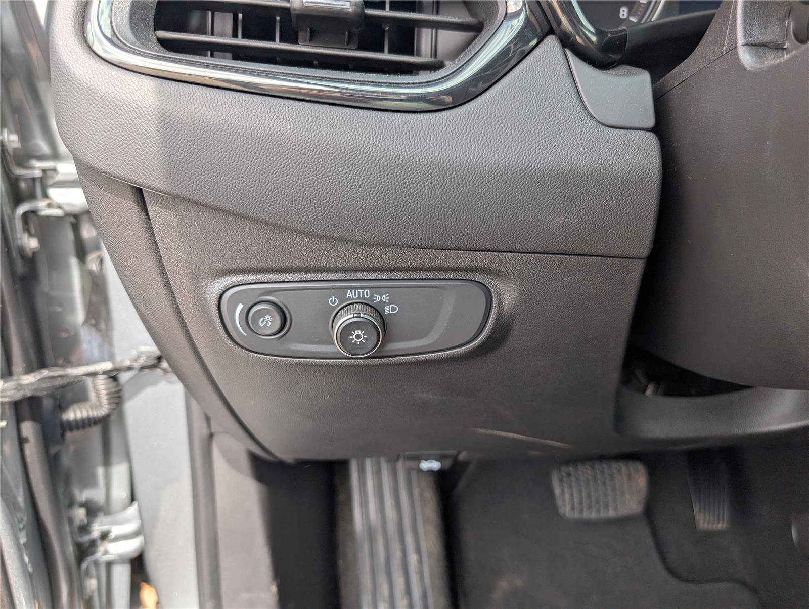 Used 2024 Chevrolet Equinox RS w/ RS Leather Package image 27