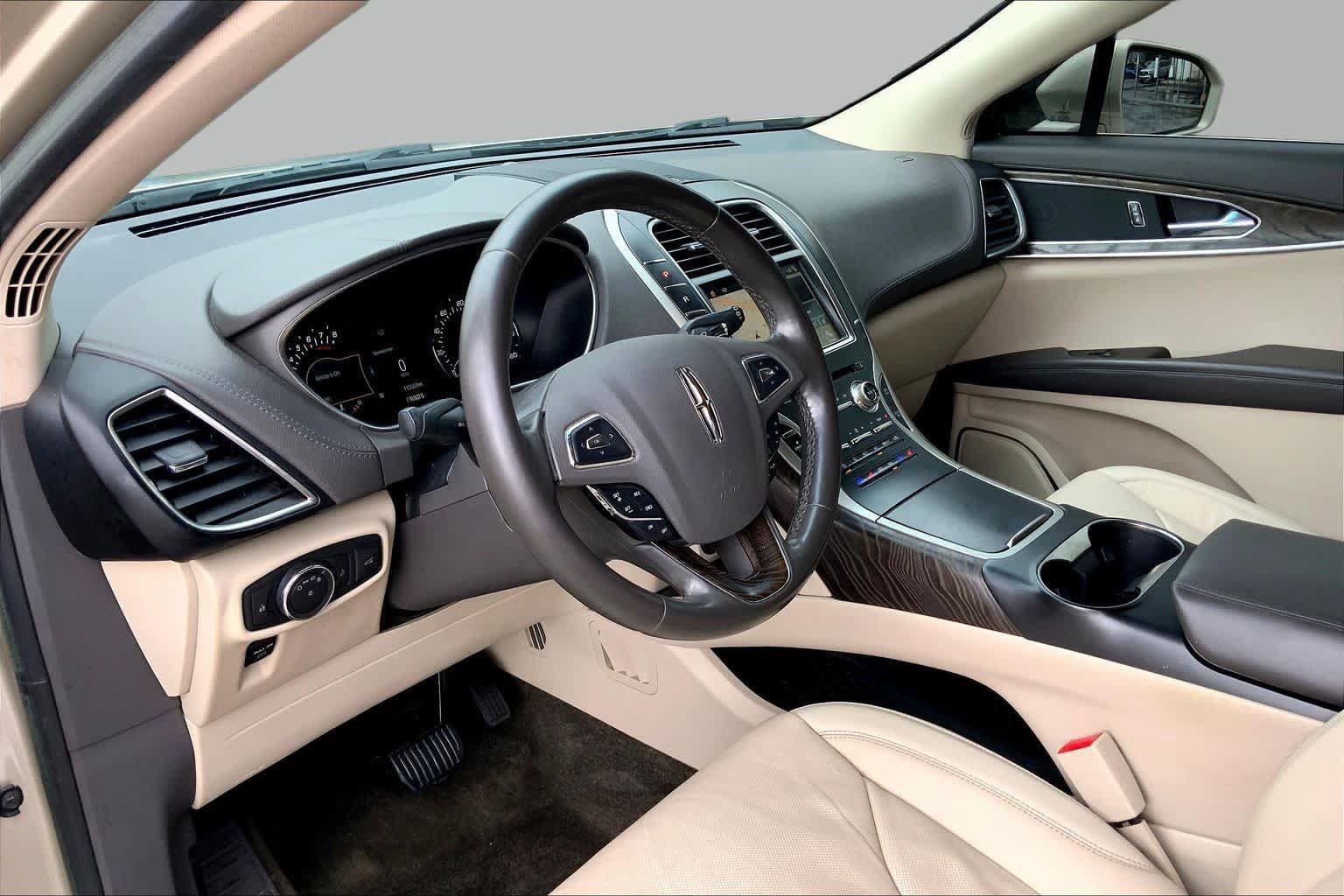 Used 2017 Lincoln MKX Reserve w/ Lincoln MKX Climate Package FWD image 16