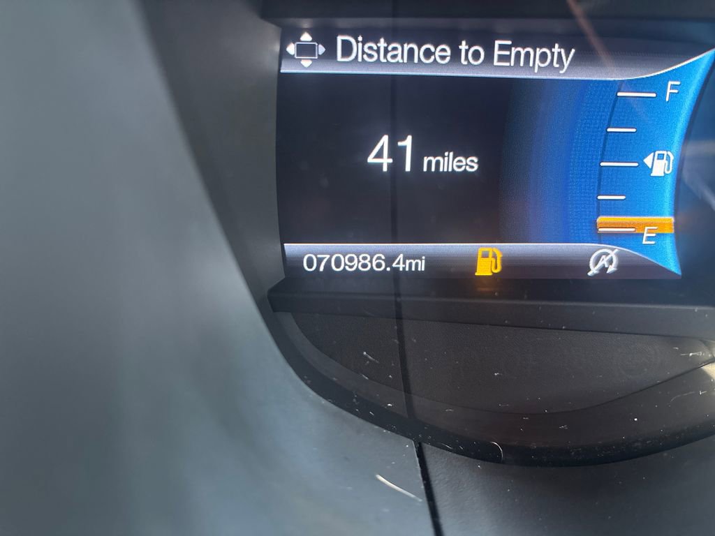 Used 2017 Ford Fusion SE w/ Equipment Group 201A image 22