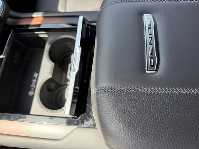 Used 2025 GMC Yukon XL Denali AWD/4WD image 16