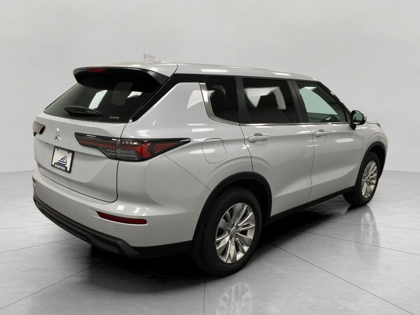 New 2026 Mitsubishi Outlander ES image 3