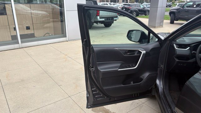 Used 2024 Toyota RAV4 LE AWD/4WD image 24