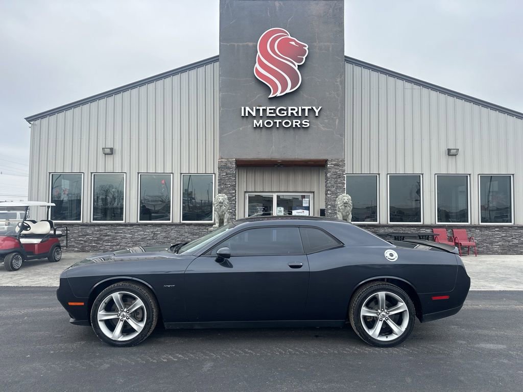 Used 2018 Dodge Challenger R/T RWD image 1