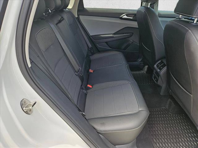 Used 2023 Volkswagen Taos SE w/ Panoramic Sunroof Package FWD image 20