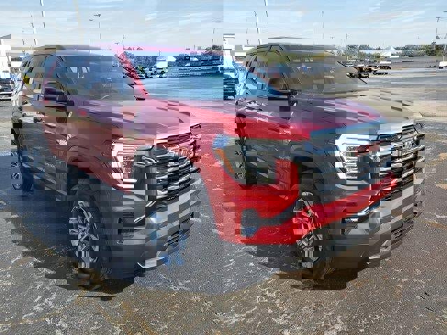 Used 2025 GMC Terrain Elevation image 2