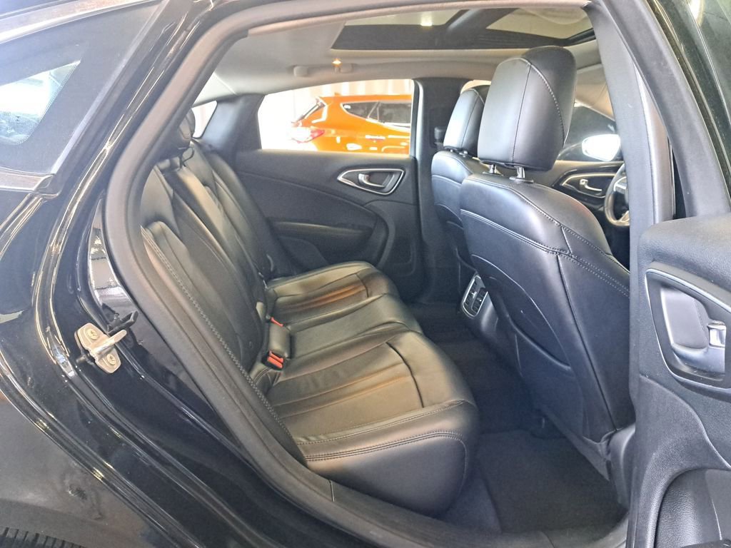 Used 2015 Chrysler 200 C w/ Navigation & Sound Group I image 15