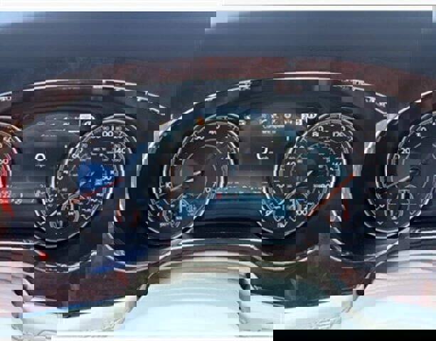 Used 2018 Bentley Bentayga Onyx Edition image 23