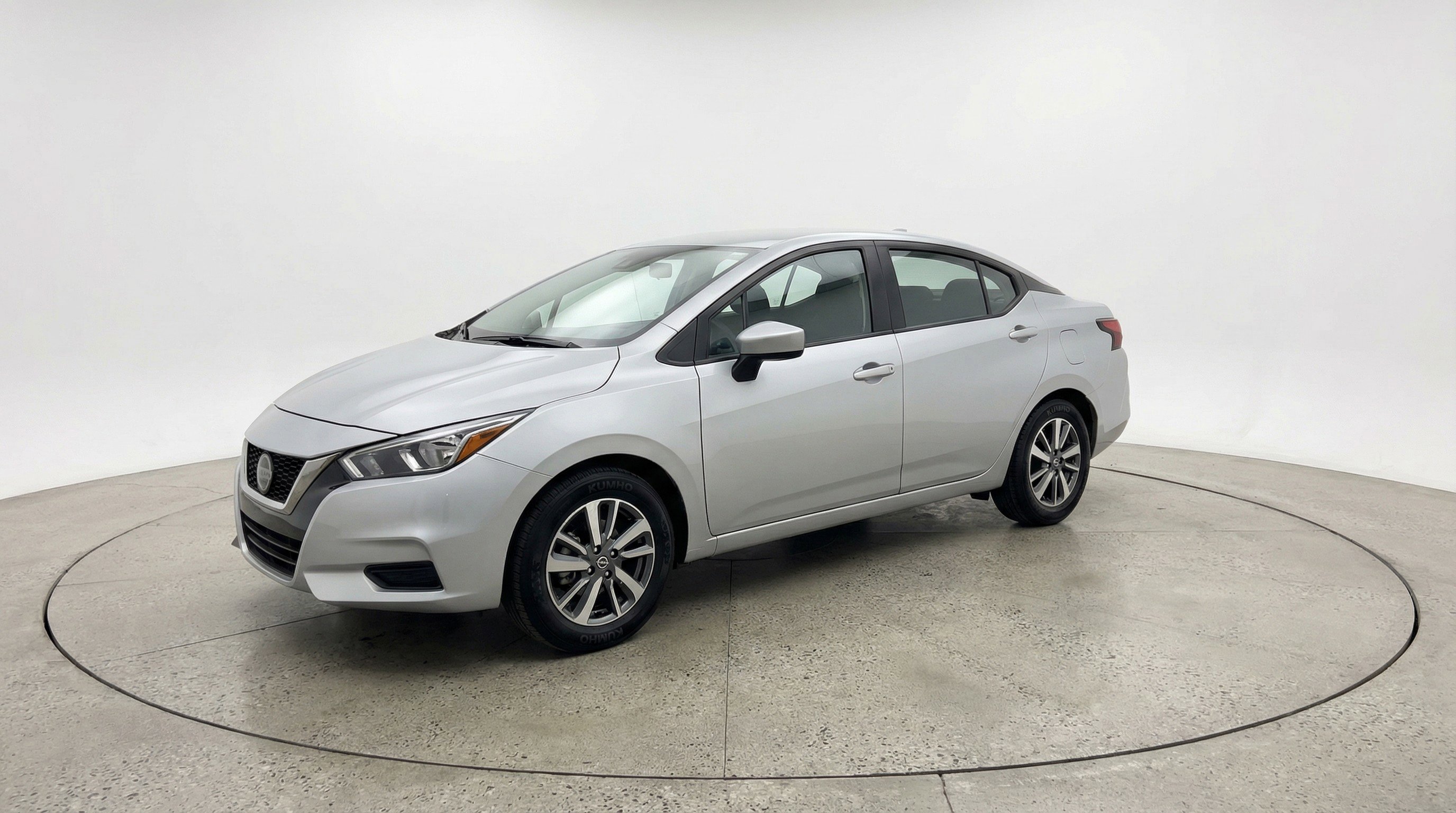 Used 2025 Nissan Versa SV image 3
