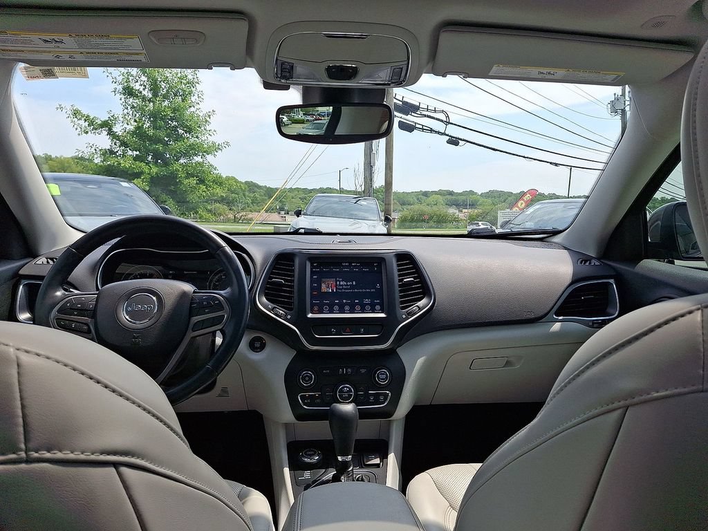 Used 2021 Jeep Cherokee Latitude Lux w/ Sun & Sound Group AWD/4WD image 10