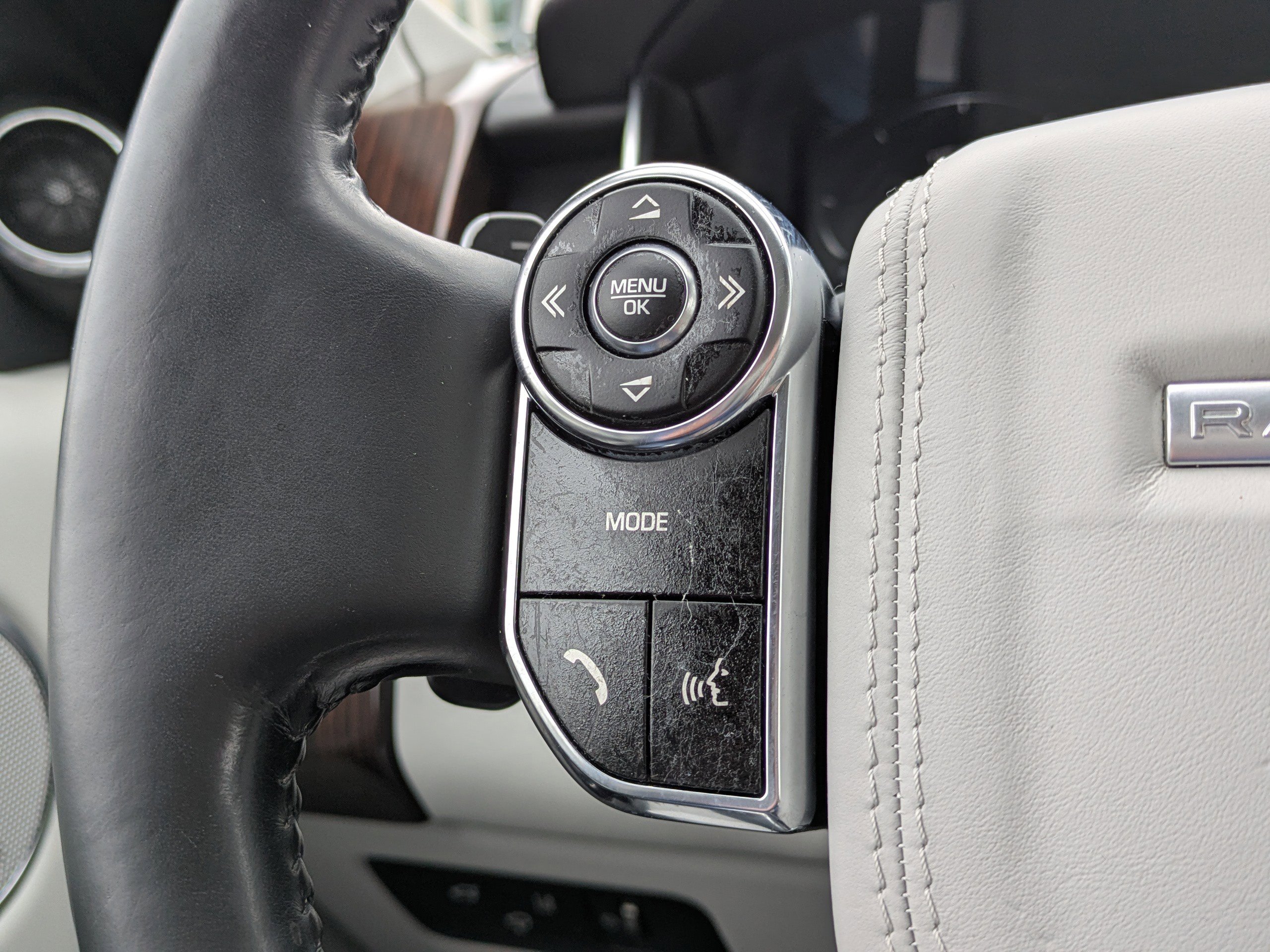 Used 2015 Land Rover Range Rover HSE image 24