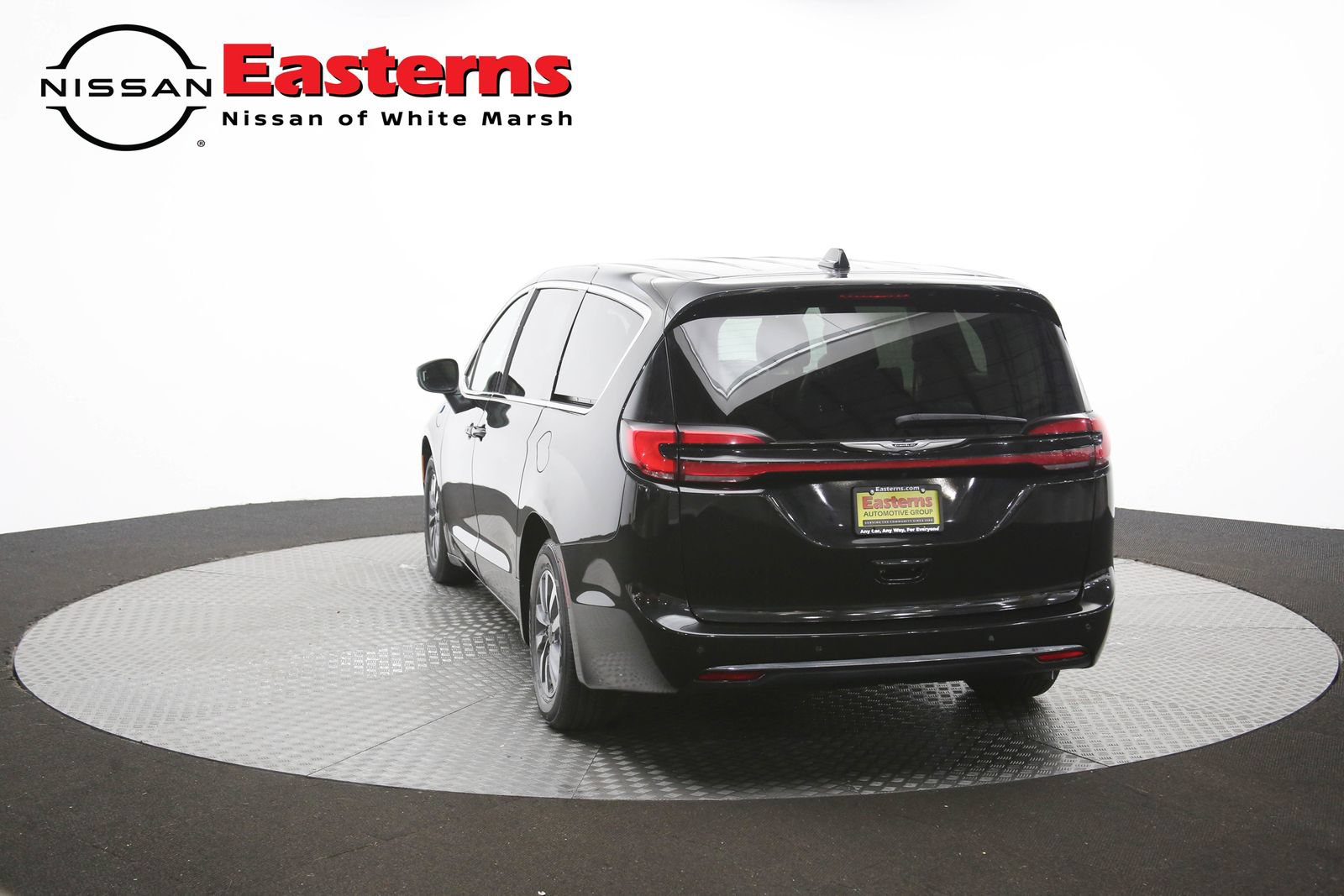 Used 2023 Chrysler Pacifica Touring-L FWD image 37