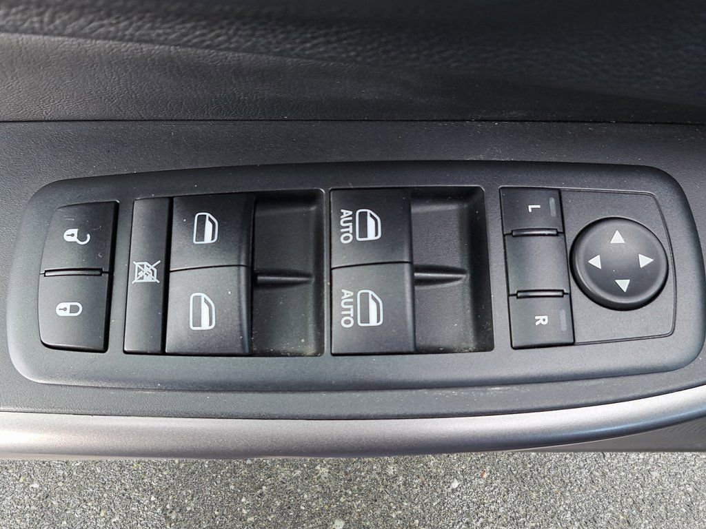 Used 2020 Jeep Cherokee Limited image 30