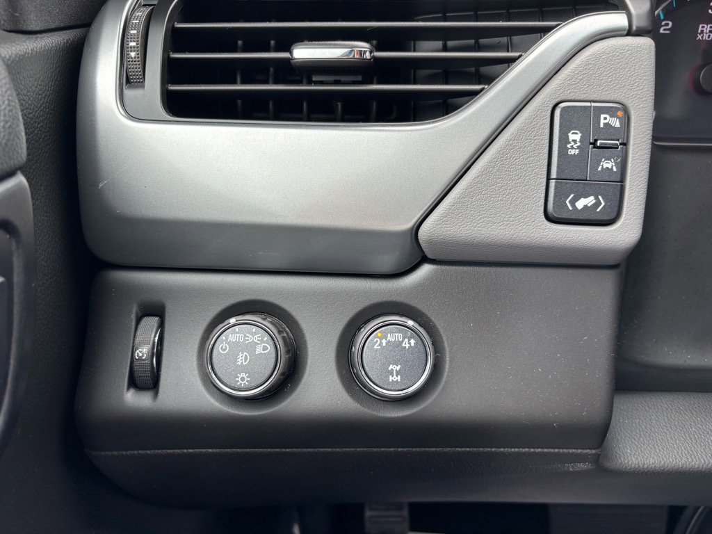 Used 2018 Chevrolet Suburban LT w/ Luxury Package image 25