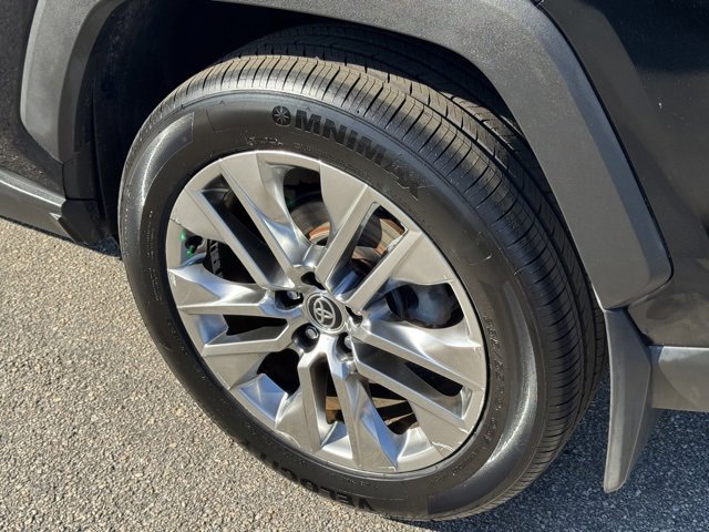 Used 2020 Toyota RAV4 XLE Premium image 7