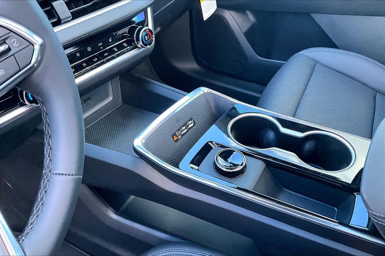 New 2026 Chevrolet Equinox LT w/ Convenience Package II image 8
