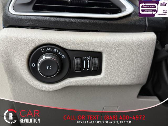 Used 2021 Chrysler Pacifica Touring-L image 48