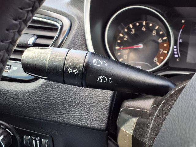 Used 2019 Jeep Compass Latitude FWD image 15