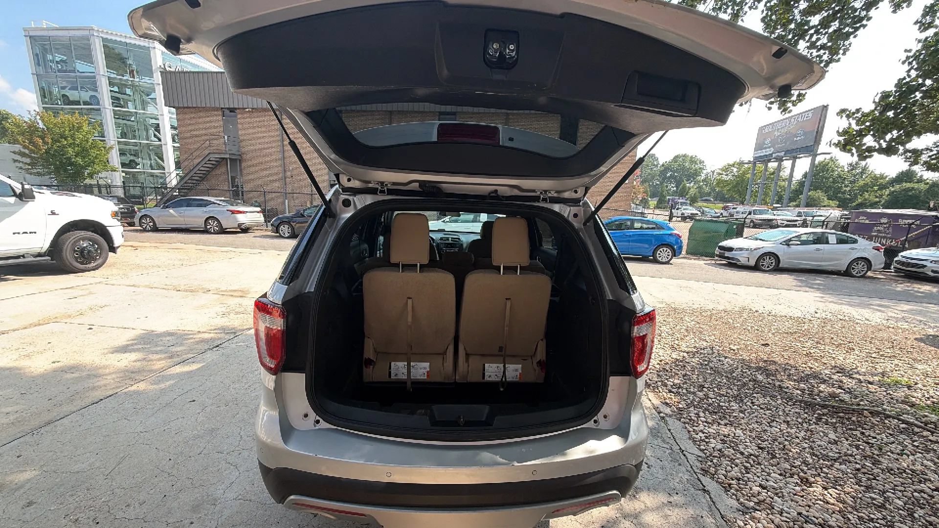 Used 2016 Ford Explorer XLT AWD/4WD image 6
