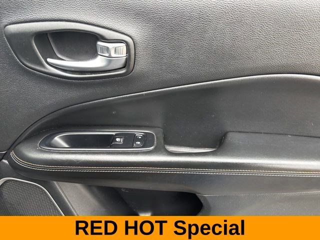 Used 2018 Jeep Compass Latitude FWD image 38