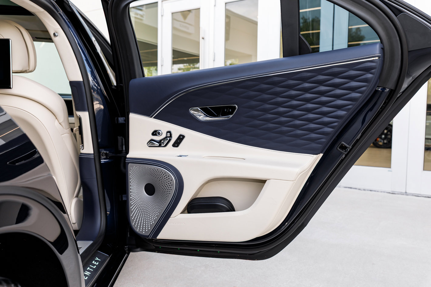 Used 2023 Bentley Flying Spur Azure AWD/4WD image 33