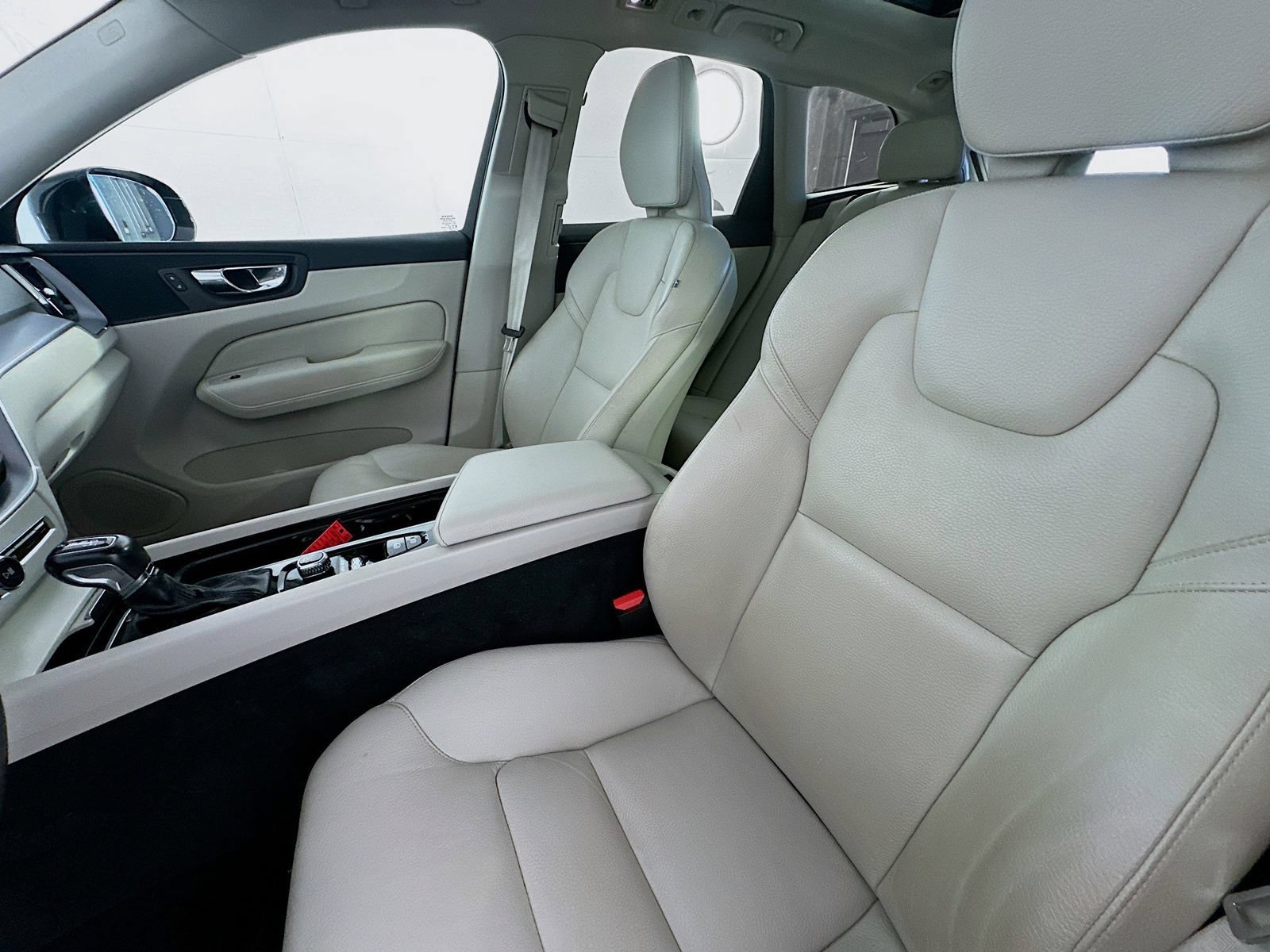 Used 2020 Volvo XC60 T5 Momentum FWD image 19
