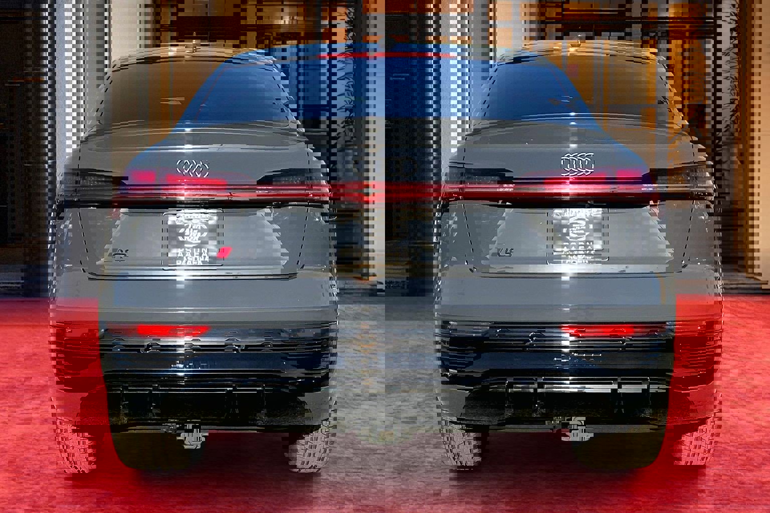 Used 2024 Audi Q8 e-tron Prestige image 4