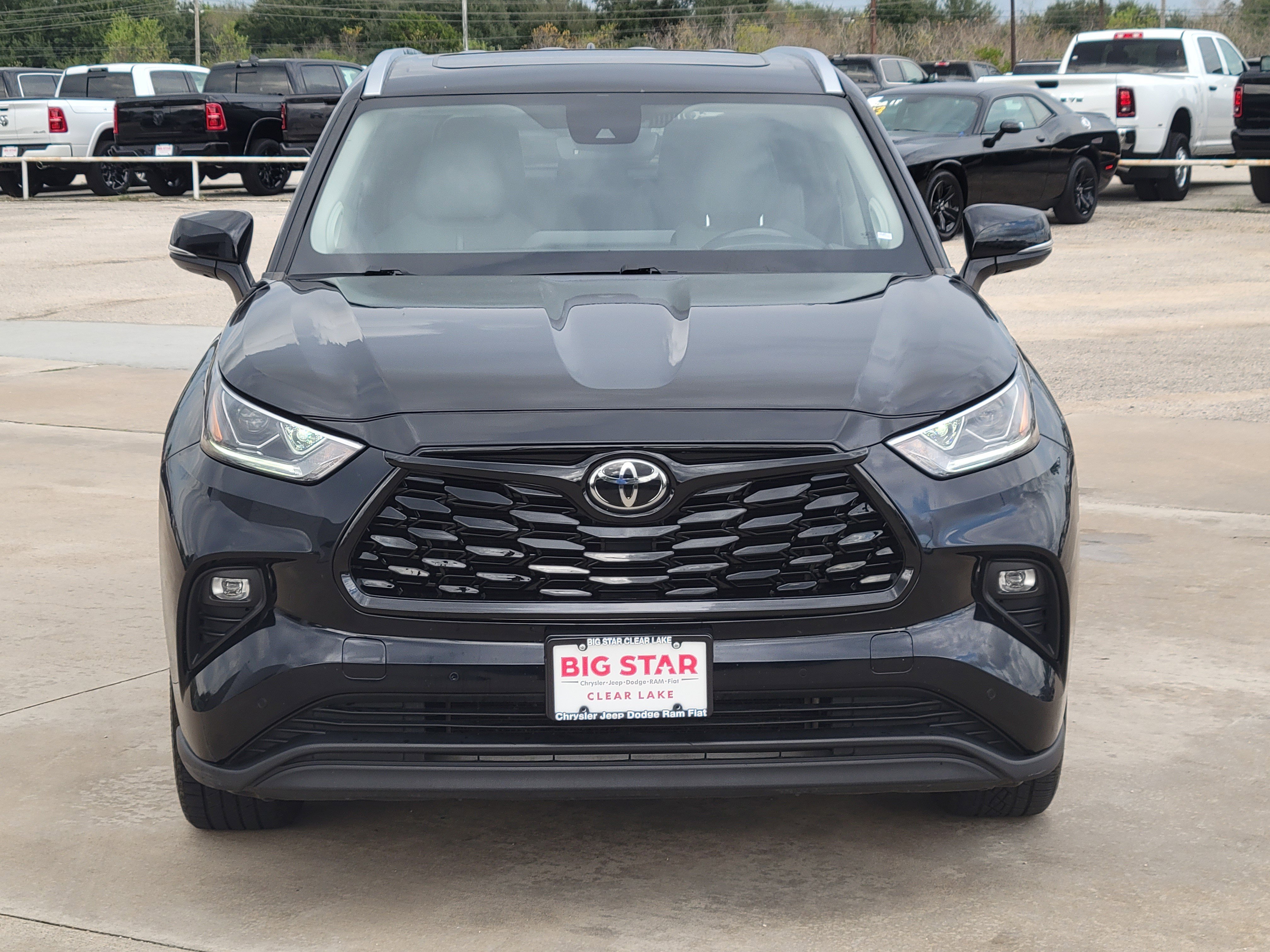 Used 2023 Toyota Highlander Limited image 9