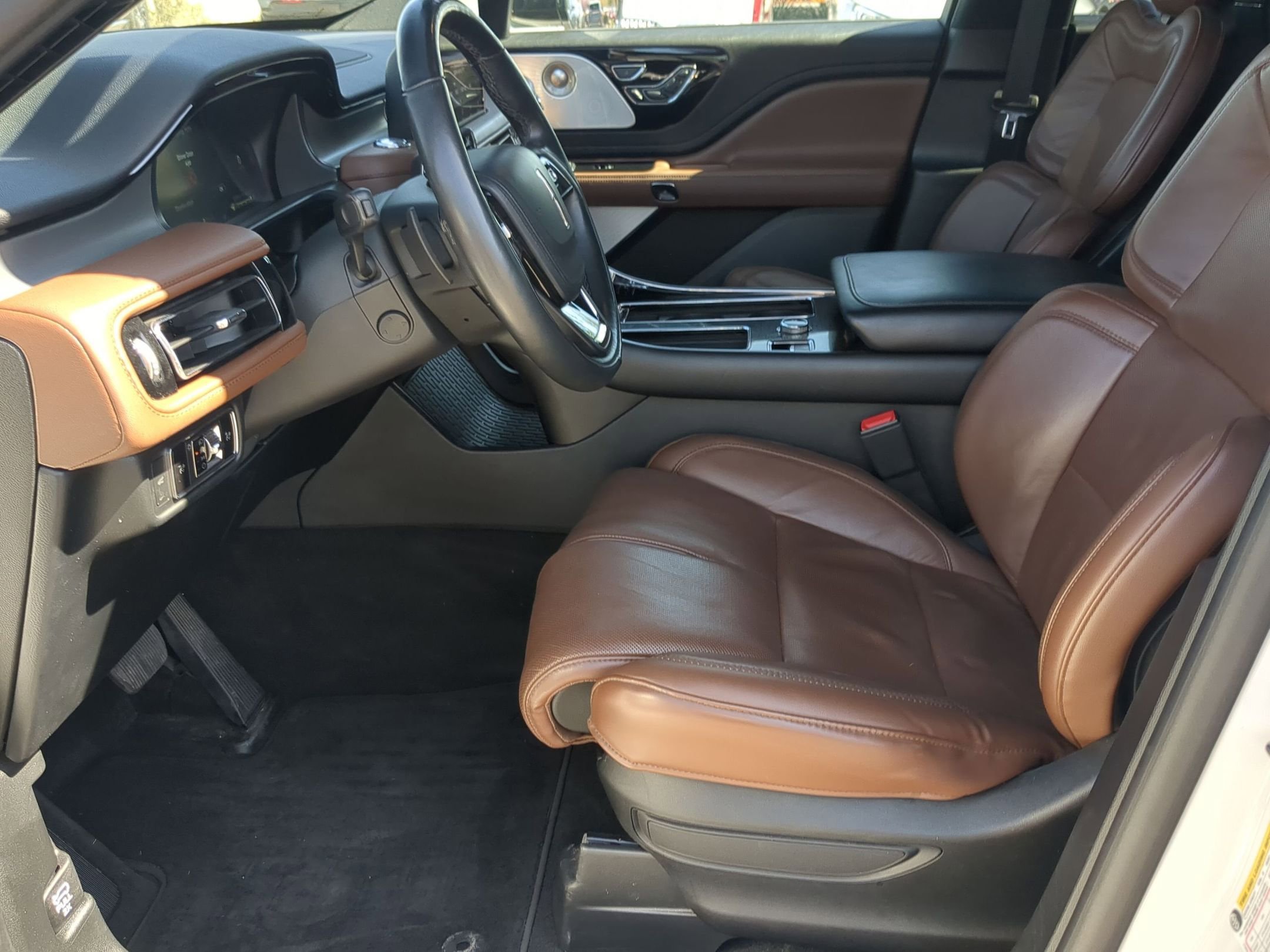 Used 2023 Lincoln Aviator Reserve w/ Equipment Group 201A image 11