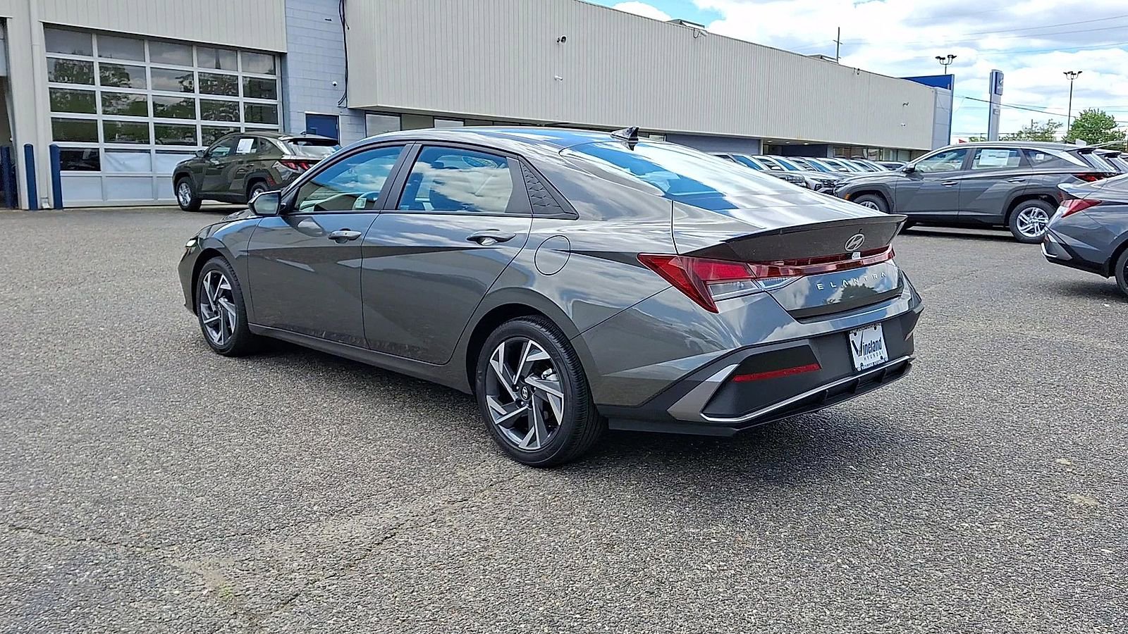 Used 2025 Hyundai Elantra Sport FWD image 6