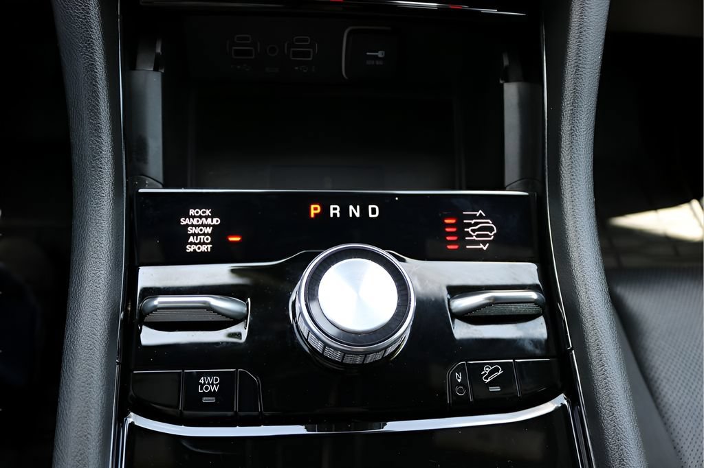 Used 2023 Jeep Grand Cherokee Overland w/ Luxury Tech Group IV AWD/4WD image 28