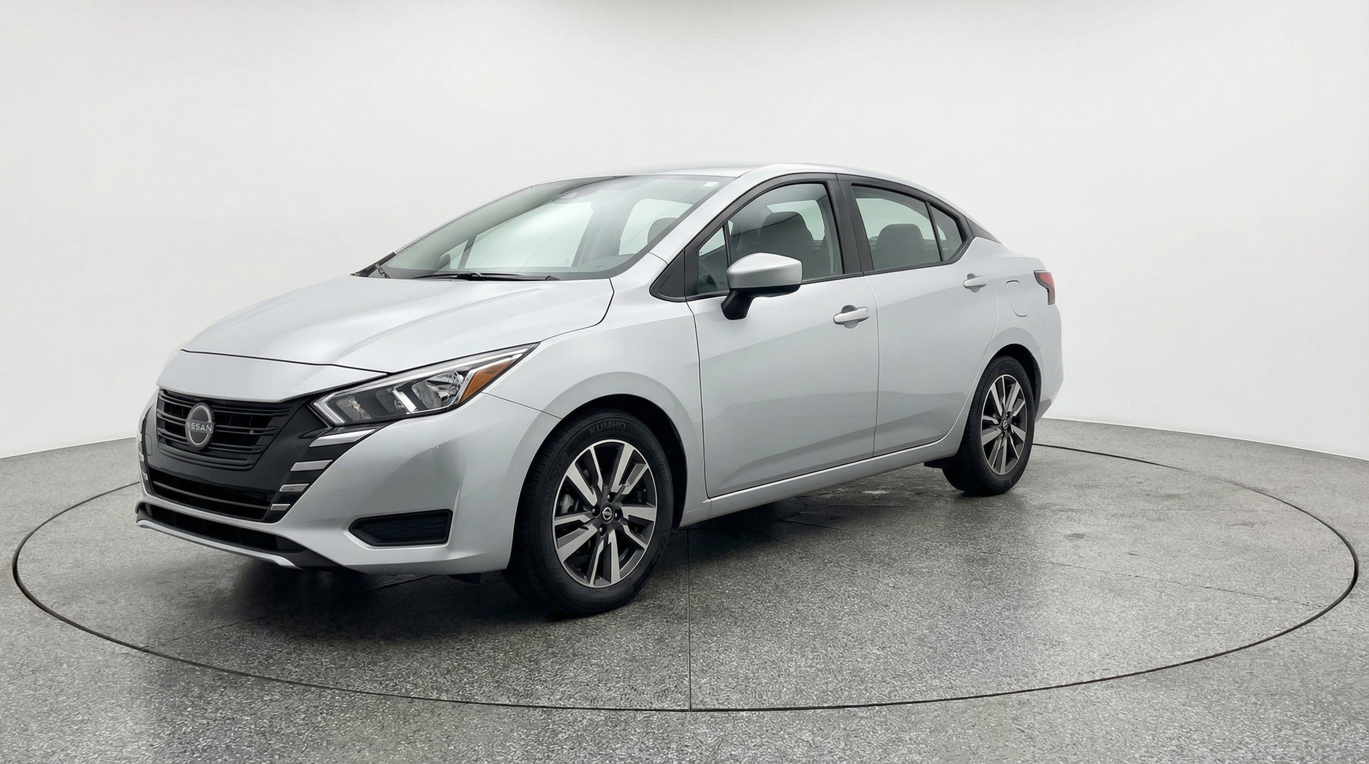 Used 2025 Nissan Versa SV image 3