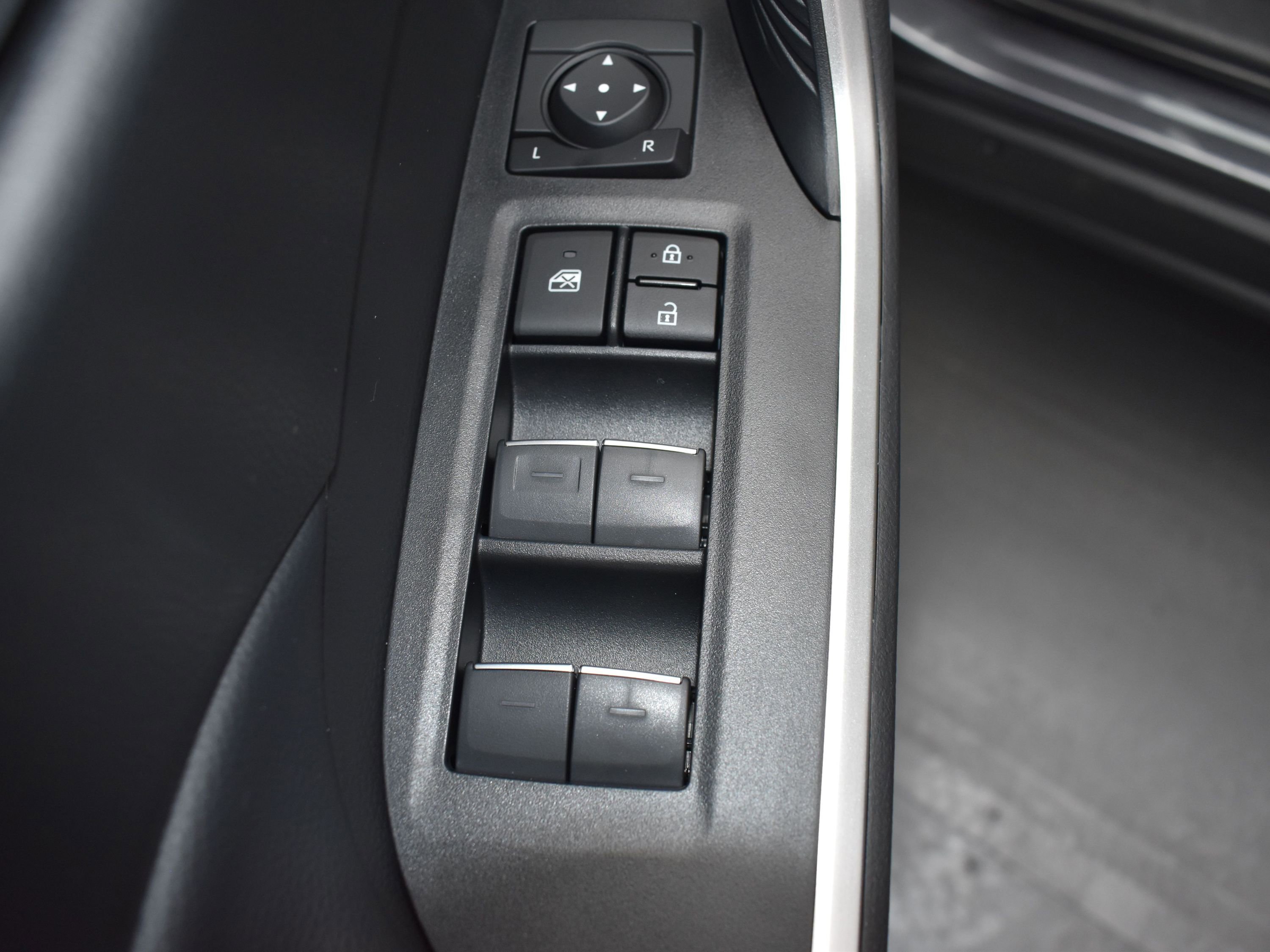 Used 2025 Toyota RAV4 XLE w/ Convenience Package image 16