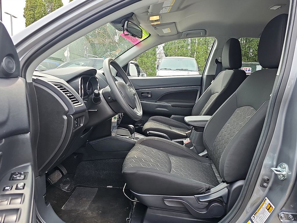 Used 2025 Mitsubishi Outlander Sport ES image 13