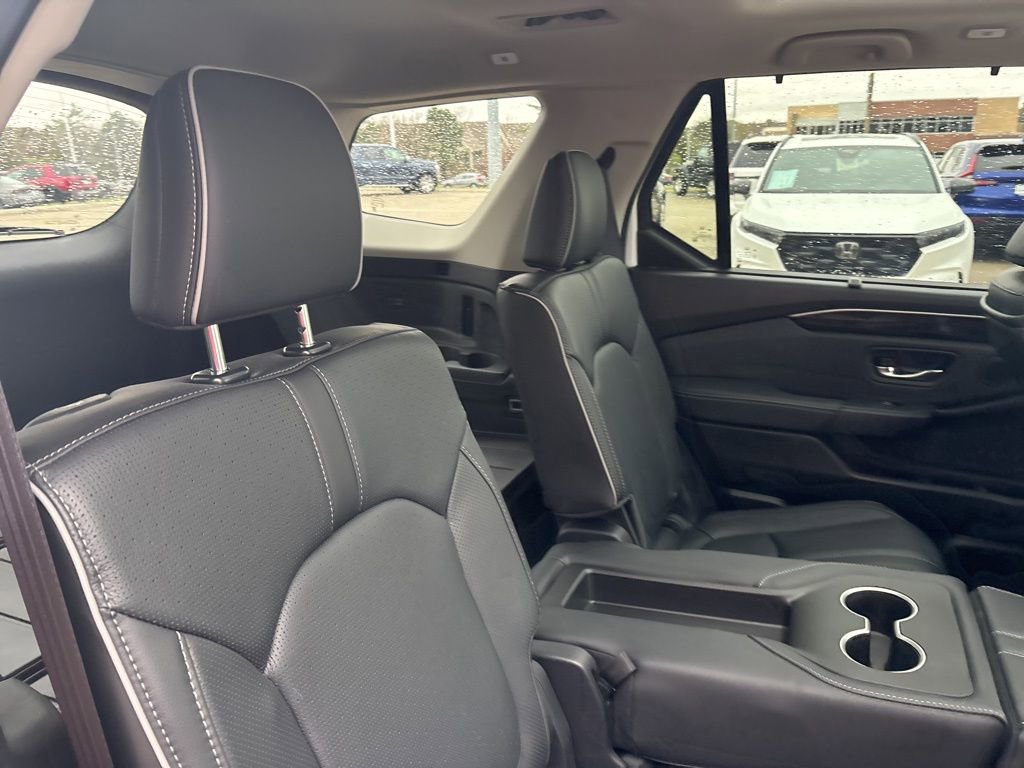 Certified 2025 Honda Pilot Elite image 36