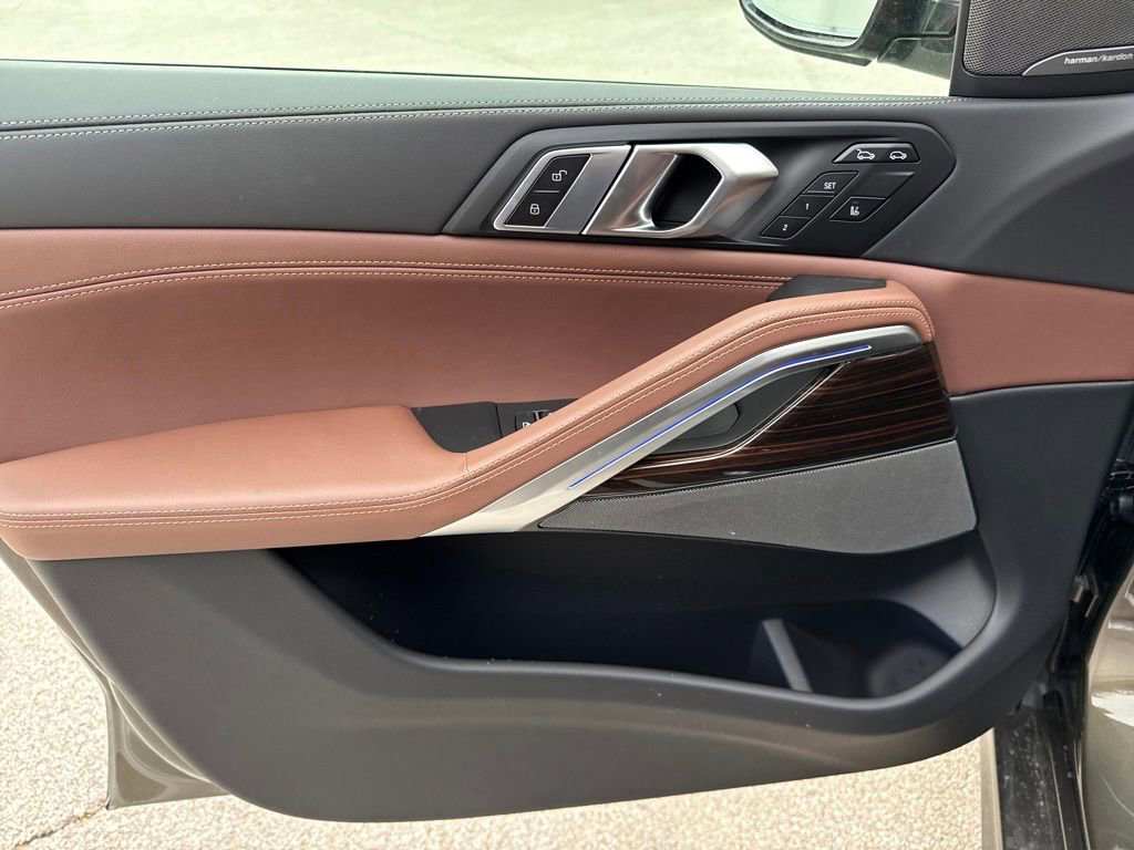 New 2026 BMW X6 xDrive40i w/ Climate Comfort Package image 13