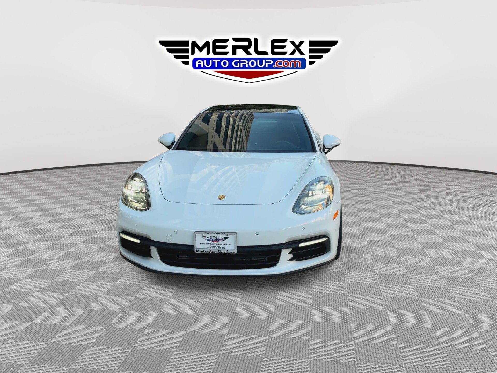 Used 2018 Porsche Panamera RWD image 3