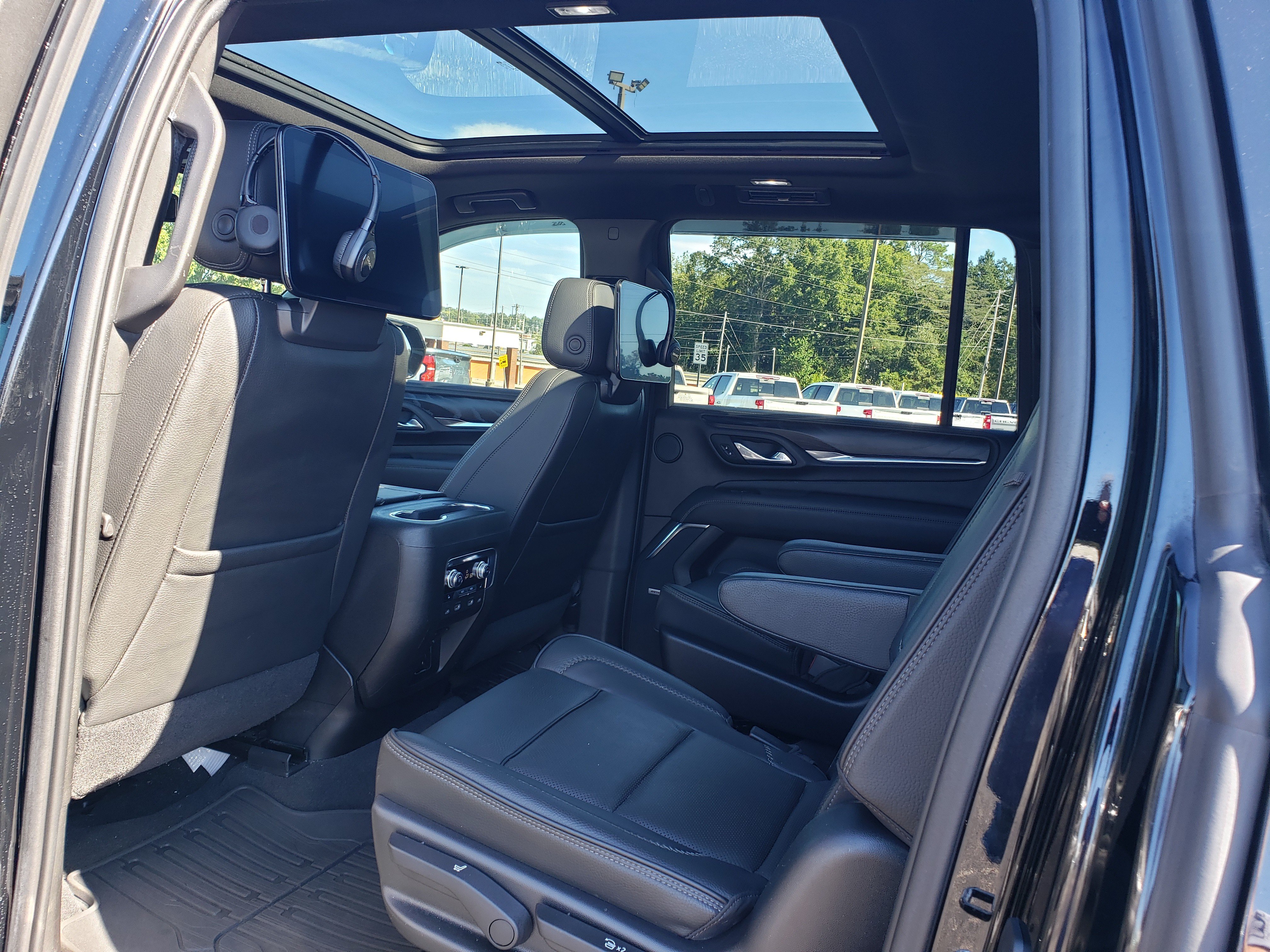 Used 2021 GMC Yukon XL Denali AWD/4WD image 30