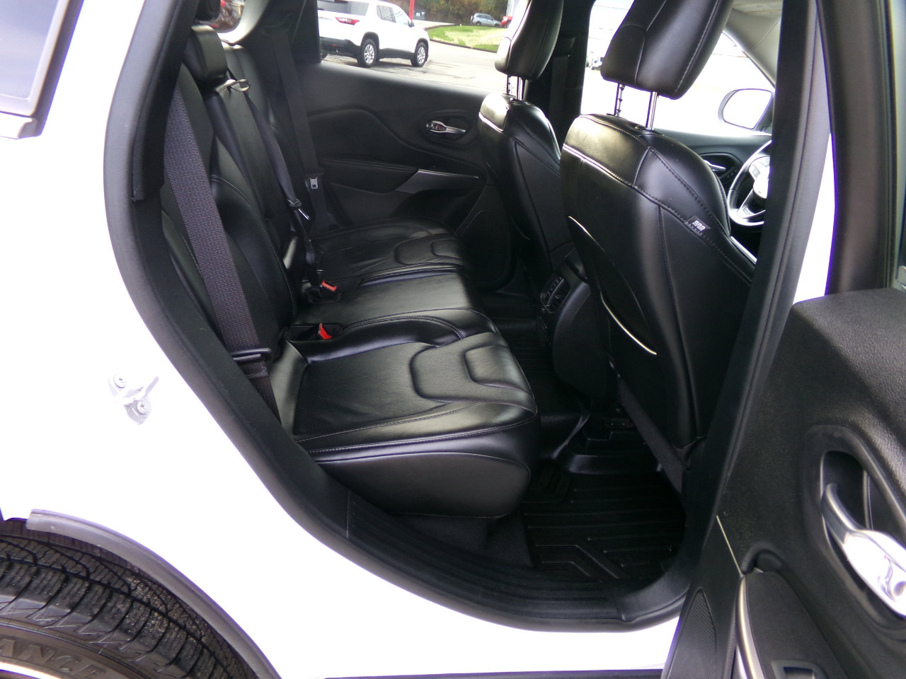 Used 2020 Jeep Cherokee Limited image 19