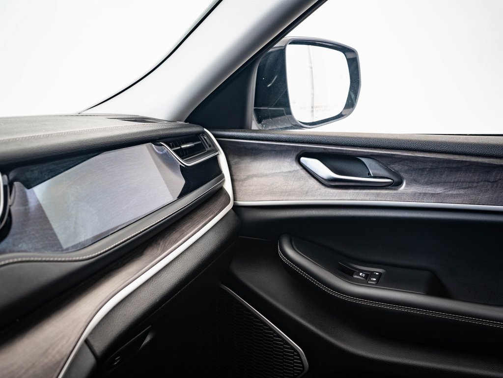 Used 2023 Jeep Grand Cherokee 4WD 4xe image 36