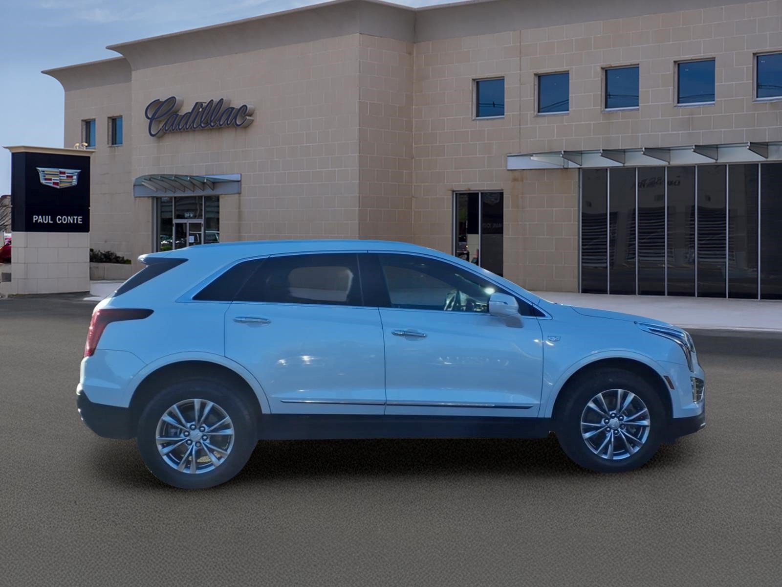 Certified 2023 Cadillac XT5 Premium Luxury FWD image 4
