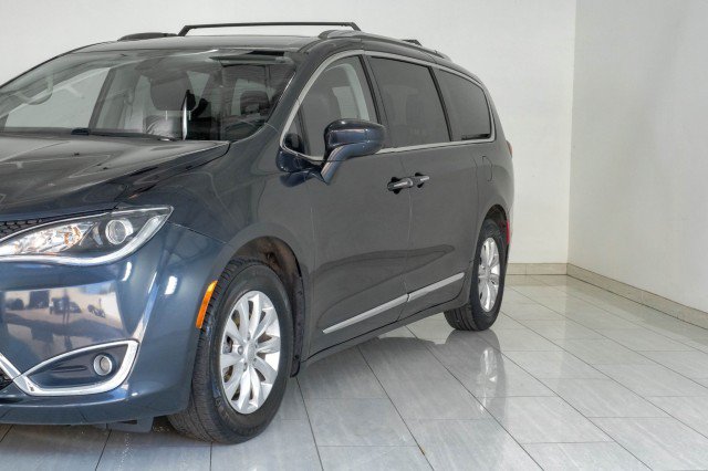 Used 2019 Chrysler Pacifica Touring-L FWD image 64