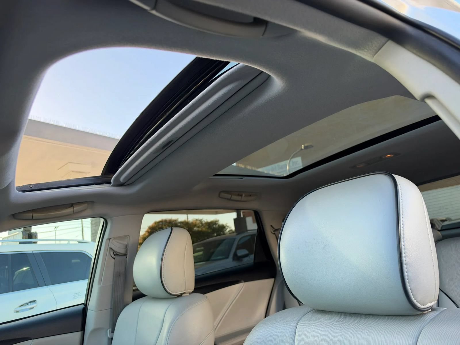 Used 2010 Toyota Venza w/ Leather Pkg FWD image 27