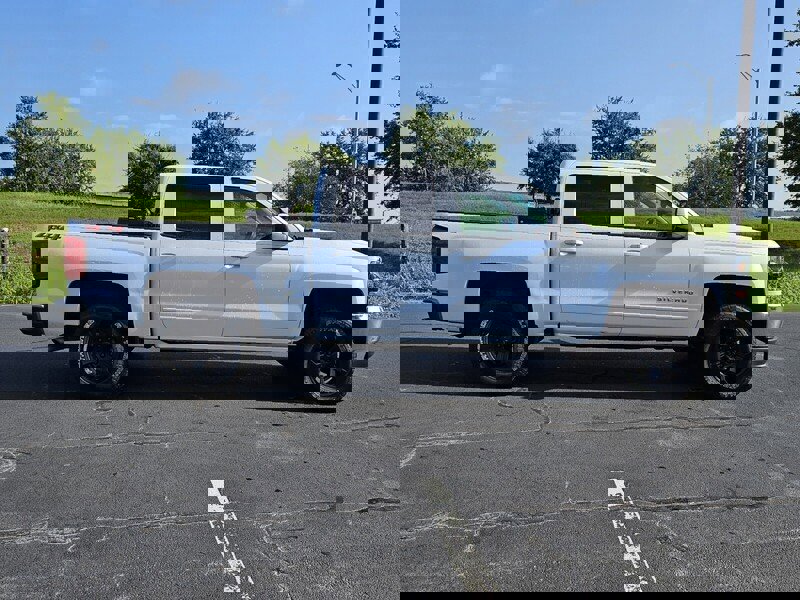 Used 2018 Chevrolet Silverado 1500 LT w/ All Star Edition AWD/4WD image 11