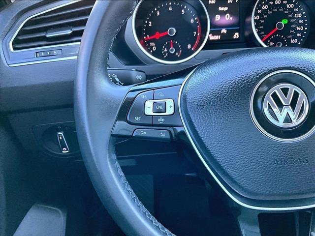 Used 2020 Volkswagen Tiguan SE FWD image 17